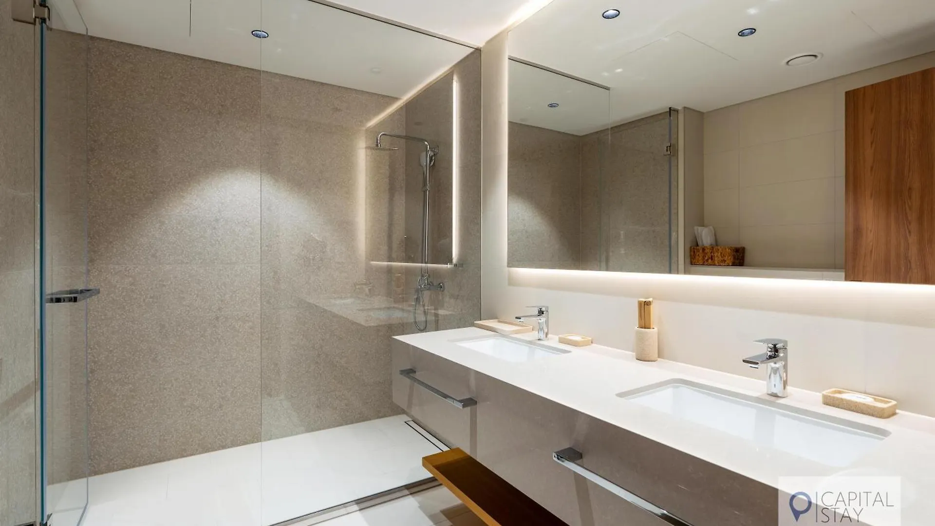 Luxury Beachfront 3 Bed Apt In Dubai Jbr 0*,  United Arab Emirates